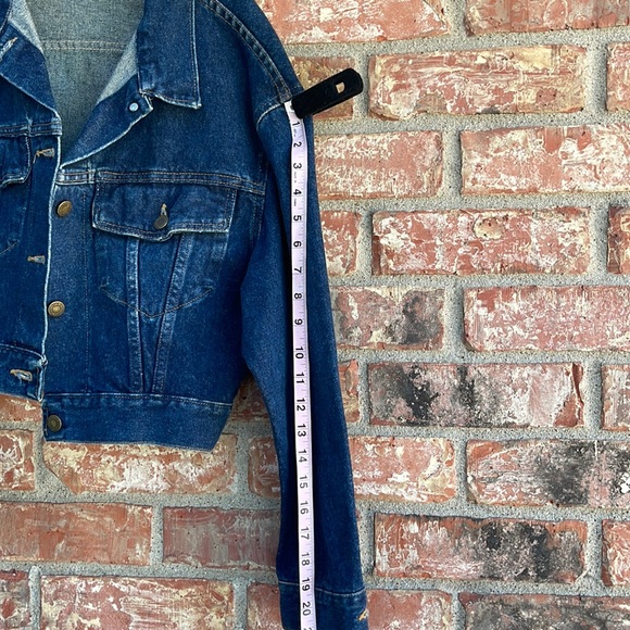One of a kind vintage Wrangler hand painted denim jacket. - Picture 7 of 10